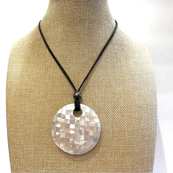 Claude Dasque Mother of Pearl Necklace made in France, sterling silver accents - Picture 2 of 14